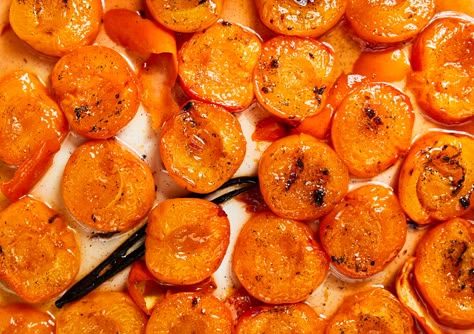 Celebrate apricot season with our easy apricot recipes, perfect for using up a glut of apricots, including quick summer breakfasts and a summer cocktail idea. Apricot Chicken Recipes, Apricot Jam Recipes, Apricot Recipes, Apricot Chicken, Breakfast Places, Summer Breakfast, Jamie Oliver Recipes, Recipes Summer, Brunch Time