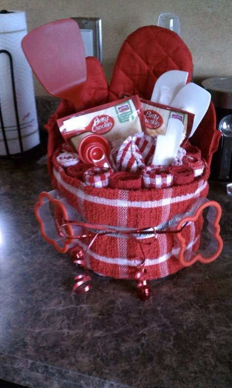 Dollar Tree Gift Baskets Baking Set Diy Wine Gift Baskets, Wine Gifts Diy, Dollar Tree Gifts, Auction Baskets, Raffle Basket, Raffle Baskets, Wine Gift Baskets, Diy Gift Baskets, Navidad Diy