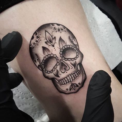 Quarter Size Tattoos Ideas, Quarter Sized Tattoos, Quarter Size Tattoos, Day Of The Dead Skull Tattoo, Tattoo Crane, Mexican Skull Tattoos, Mexican Tattoo, Sugar Skull Tattoos, Neck Tattoo For Guys