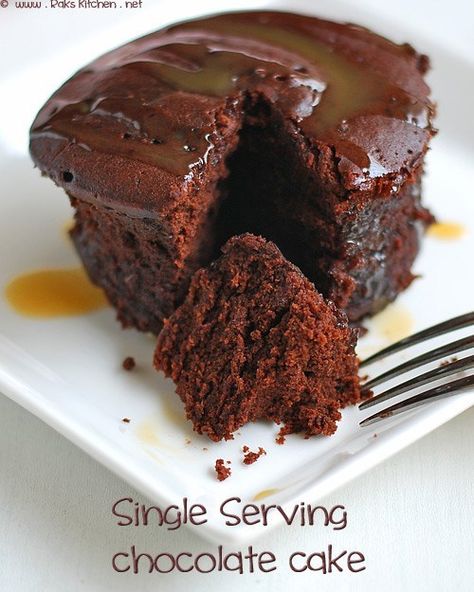 1-minute-microwave-chocolate-cake Microwave Chocolate Cake, Microwave Chocolate Cakes, Microwave Cake, Single Serve Desserts, Single Serving Recipes, Chocolate Mug Cakes, Mug Recipes, Single Serving, Microwave Recipes