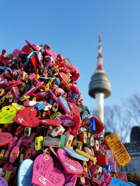 Namsan Tower Seoul Aesthetic, Korea Namsan Tower, Amino Background, Namsan Seoul Tower, South Korea Culture, Namsan Tower, Love Locks, Seoul Korea Travel, Key Locks