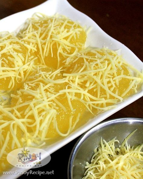 Pichi pichi with Cheese Recipe Pichi Pichi Recipe, Filipino Dinner, Pinoy Merienda, Pagkaing Pinoy, Pinoy Dishes, Filipino Bread, Filipino Dessert Recipes, Filipino Snacks, Pinoy Dessert