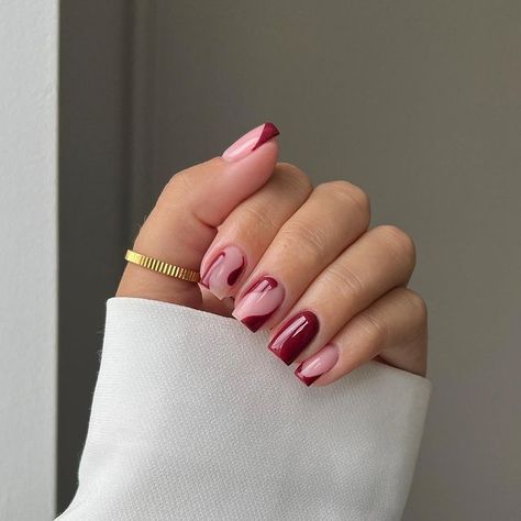 Glossify Nails, Short Autumn Nail Designs, Autumn Nails Burgundy, Nude And Burgundy Nails, Burgundy And Nude Nails, Short Nude Nails With Design, Short Nails Autumn, Autumn Red Nails, Red Nails Autumn