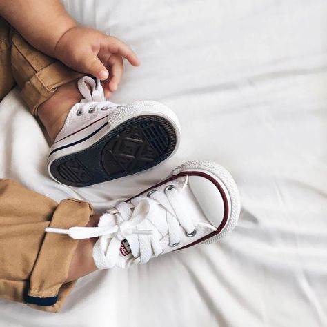 Converse Baby, Baby Converse, Foto Baby, Baby Style, Baby Boy Shoes, Everything Baby, Baby Boy Fashion, Tiny Humans, Future Family