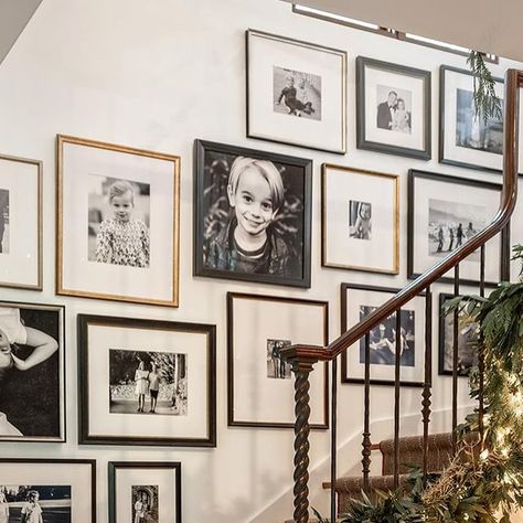 Teressa Johnson on Instagram: "There’s some last minute availability for me to come deck your halls this week or next. I can smell the delicious pine wafting through the house already! 😊 Photo of staircase : @_karamercer Photo Gallery and design: @katie.leclercq" Katie Leclercq, Elegant Decor, Deck The Halls, Christmas Aesthetic, Seasonal Fashion, Last Minute, Festival Season, Christmas Lights, Photo Gallery