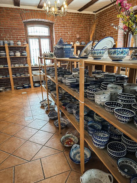 Polish Pottery Shopping in Bolesławiec, Poland + Map • Jessica Lynn Writes Poland Map, Pottery Shop, Interactive Map, Polish Pottery, Christmas 2024, The Kids, Poland, Need To Know, Things To Do