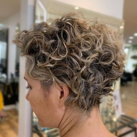 Pixie Cut Wavy Hair, Curly Stacked Bobs, Curly Pixie Cut, Short Curly Hairstyles For Women, Curly Pixie Hairstyles, Short Curly Pixie, Curly Pixie Haircuts, Grey Curly Hair, Bob Haircut Curly