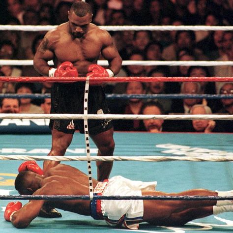 Boxing News on Instagram: “#OnThisDay in 1996 Mike Tyson knocked out Bruce Seldon with a 'phantom punch' at the MGM Grand in Las Vegas. In one of the more bizarre…” Fitness Body Men, Jiu Jutsu, Mighty Mike, Iron Mike Tyson, Boxing Legends, Boxing Images, Iron Mike, Boxing Ring, Muhammed Ali