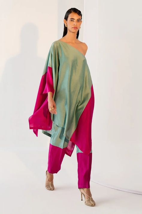 One Shoulder Kaftan, Kaftan Sleeves, Kaftan Set, Cotton Suit Designs, Bleaching Clothes, Teal Outfits, Color Blocking Outfits, Teal Blue Color, Cotton Kurti Designs