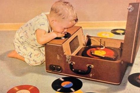 Some kids music can appeal to adults as much as kids. Here are the 10 best albums that do so. Golden Oldies Aesthetic, Oldies Aesthetic, Listening To Records, Vintage Record Player, Music Machine, Jukeboxes, Dream Pop, Golden Oldies, Record Players