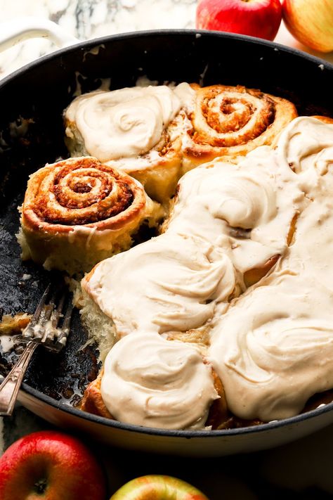 Apple Cinnamon Rolls - Baran Bakery Cinnamon Roll Bakery, Bacon Cinnamon Rolls, Autumn Breakfast, Winter Brunch, Brioche Dough, Baking Lessons, Apple Cream Cheese, Apple Cinnamon Rolls, Fall Breakfast