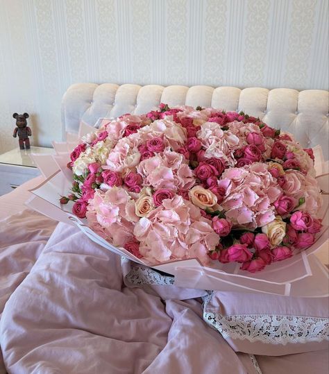 Luxury Bouquet, Luxury Flower Bouquets, Money Flowers, Peonies And Hydrangeas, Boquette Flowers, Nothing But Flowers, Flowers Bouquet Gift, Bouquet Arrangements, Flower Therapy