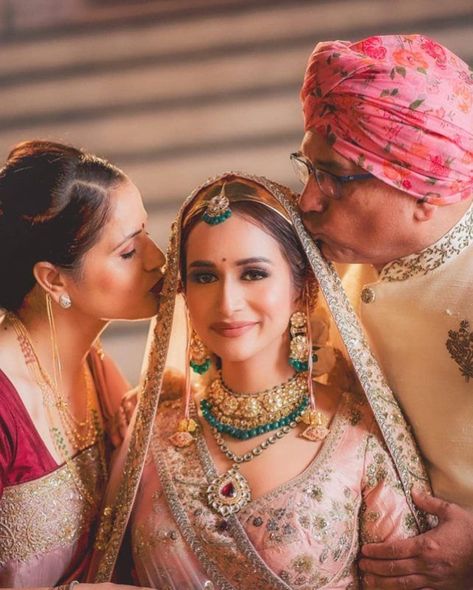 15 Pictures Of Brides And Their Moms That Made Us Go 'Aww'- You Must Get These Clicked Too! | WedMeGood Marriage Poses, Indian Bride Photography Poses, Bridesmaid Photoshoot, Indian Wedding Poses, Marriage Photography, Bride Photos Poses, Indian Wedding Photography Couples, Bride Pictures, Couple Poses Photography