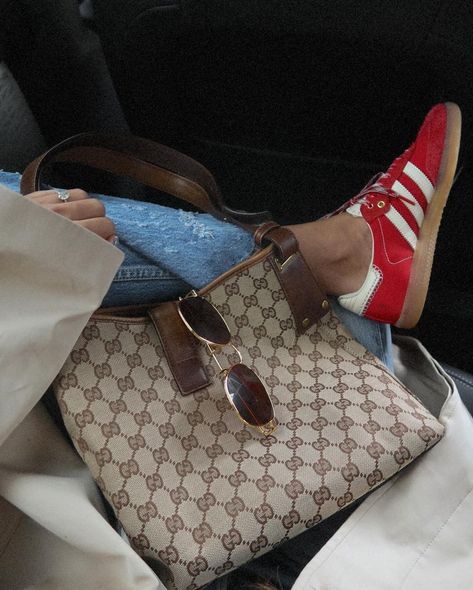 Styling • Instagram Red Adidas Shoes, Julie Sarinana, Daily Accessories, California Girl, Autumn Outfits, Vintage Bag, Clean Girl, Girls Dream, Vintage Bags