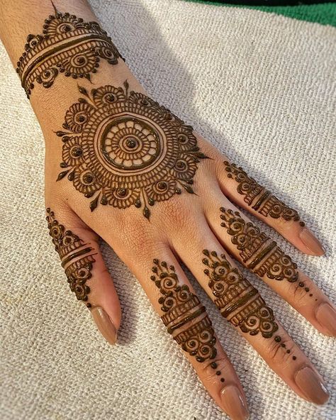 henna henna designs henna tattoo henna tattoos henna design henna tattoo designs hennas henna hand henna tattoo design Simple Flower Mehndi Designs Palm, Flower Design For Mehndi, Simple Flower Mehandi Design, Palm Mehndi Design Flower, Simple Mehndi Tikki, Flower Mehndi Designs Back, Back Hand Mehndi Designs Flower, Simple Flower Mehendi Designs, Gol Mehndi Design Simple