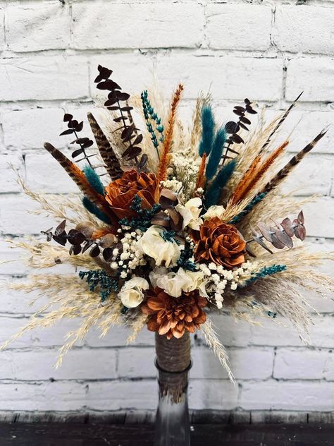 Flowers With Pampas, Dark Teal Weddings, Country Wedding Pictures, Country Western Wedding, Rusting Wedding, Antler Wedding, Western Themed Wedding, Burnt Orange Weddings, Bridesmaids Bouquet