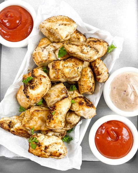 Copycat Chick-fil-A Grilled Nuggets – Allie Carte Dishes Grilled Nuggets, Copycat Chick Fil A, Chicken Tenderloin Recipes, Nuggets Recipe, Tenderloin Recipes, Superbowl Snacks, Chick Fil A, Ww Recipes, Chicken Nuggets