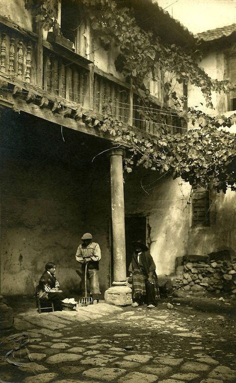 20th Century Aesthetic, Unique Window, Spanish Towns, Gothic Church, Medieval Life, Vintage Flare, Medieval Town, Historical Pictures, Spanish Style