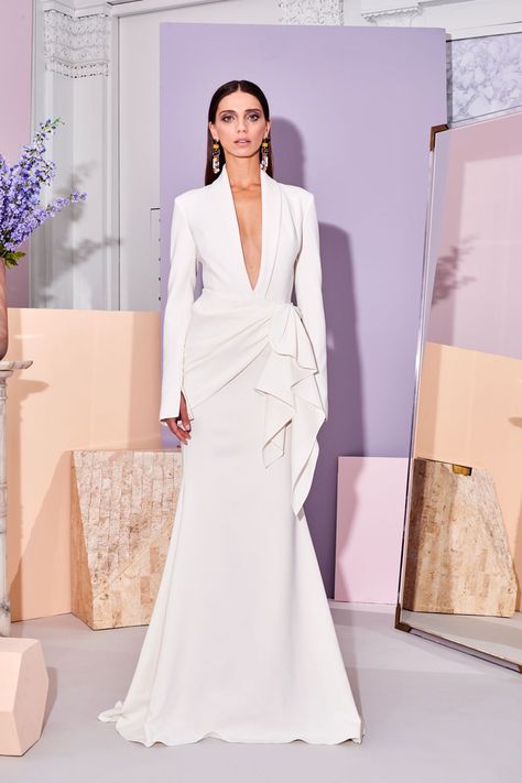 Christian Siriano Pre-Fall 2019 Collection Lfw 2023, Women's Runway Fashion, White Queen, Christian Siriano, Fashion Show Collection, White Fashion, Pre Fall, Moda Fashion, Couture Fashion