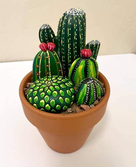 Rock Cactus Garden, Painted Cactus Rocks, Cactus Rock Painting Ideas, Rock Painting Cactus, Cactus Rocks, Cactus Rocks Painted, Rock Art Cactus, Cactus Stone Painting, Cactus Pebble Art