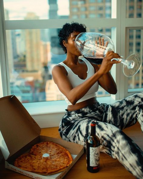 Big Wine Glass, Bad And Boujee, Alcohol Aesthetic, Juice Recipe, Glass Of Wine, Juicing Recipes, Black Love, Ig Story, Workout Programs