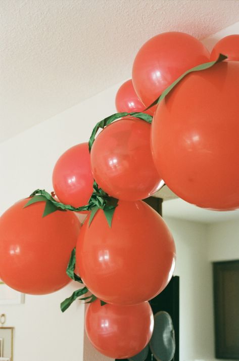 Italian Themed Party Outfit, Spaghetti Themed Birthday Party, Pasta Themed Baby Shower Ideas, Tomato Themed Birthday Party, Tomato Party Decorations, Tomato Decoration Ideas, Italian Bday Party, Tomato Birthday Party, Kids Birthday Party Aesthetic