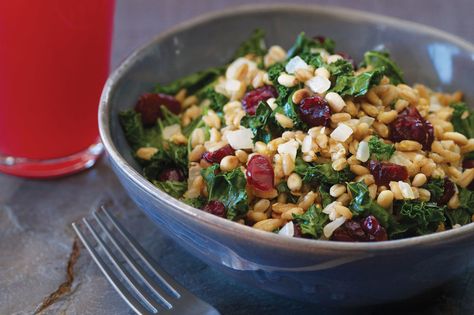 Warm Farro Pilaf with Dried Cranberries. An Italian wheat grain, farro is chewy and tender like barley but with a milder flavor. Pearled or cracked farro cooks much faster than whole regular farro, and it doesn't require soaking before it's made. The farro in this recipe can be made a few days ahead or even frozen. Farro Pilaf, Farro Recipes, Savory Sides, Cranberry Recipes, Meatless Monday, Dried Cranberries, Barley, Veggie Recipes, Yum Yum