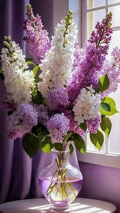 Aesthetic Flowers In Vase, Lilac Flower Aesthetic, Lilacs Flowers Aesthetic, Buqet Flowers Lilac, Lilac Flowers Photography, Lilac Plant Aesthetic, Lovely Flowers Wallpaper, Modern Flower Arrangements, Blooming Plants