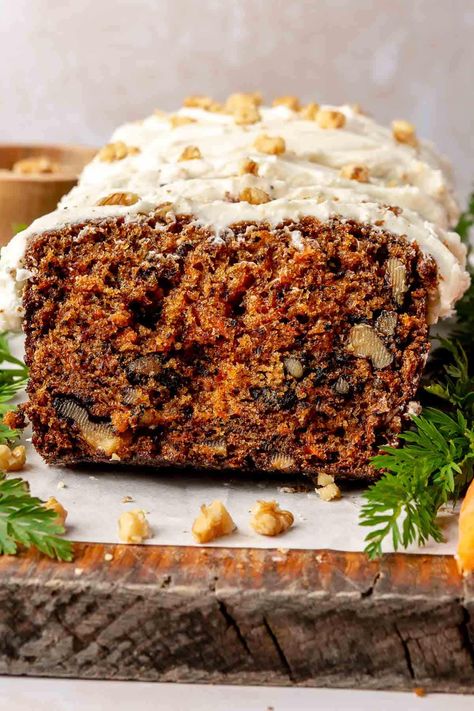 Carrot Cake Loaf Banana Bread With Cinnamon, Carrot Cake Banana Bread, Cake Banana Bread, Carrot Cake Loaf, Healthy Carrot Cake, Cake Loaf, Resep Brownies, Cake Banana, Cinnamon Cream Cheese