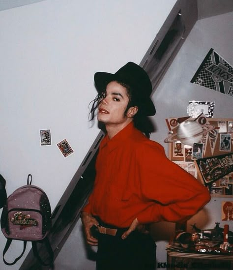 Michael Jackson Neverland, Pose For A Photo, Mike Jackson, Hee Man, Michael Jackson Funny, Michael Jackson Wallpaper, Michael Jackson Rare, Photos Of Michael Jackson, Michael Jackson Art