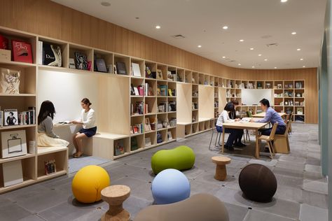 Public Library Design, Bookstore Design, School Library Design, Library Cafe, School Building Design, Bibliotheque Design, Book Cases, School Interior, Book Cafe