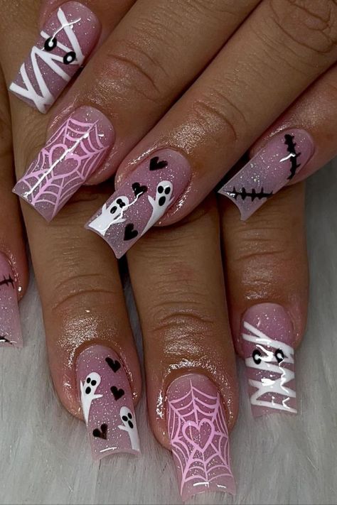 Halloween Birthday Nail Designs, French Tips Halloween Nails, Halloween Nail Art Short, Spooky Halloween Nail Designs 2024, Spooky Nails Black, Pink Halloween Nail Designs, Cute Girly Nails, Halloween Nails Cute, Paint Ghost