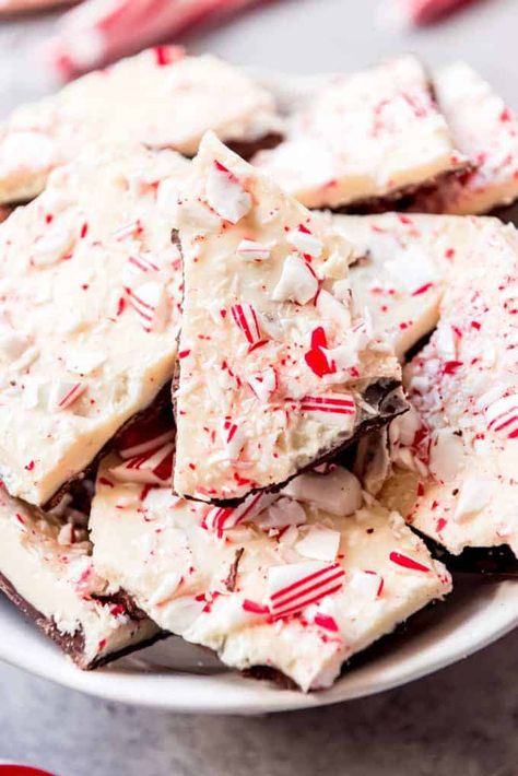 Easy 4-Ingredient Peppermint Bark Recipe - House of Nash Eats Quick Holiday Treats, Chocolate Peppermint Bark Recipe, Easy Peppermint Bark, Peppermint Bark Recipe, White Chocolate Peppermint Bark, Homemade Peppermint Bark, Desserts Quick, Peppermint Bark Recipes, Chocolate Peppermint Bark