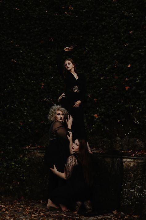 Coven Photography, Witch Coven Photo Shoot, Three Witches Photoshoot, Seance Photoshoot, Spooky Group Photoshoot, 3 Best Friend Halloween Photoshoot, Coven Photoshoot Inspiration, Best Friend Bouidor Photography, Witchy Group Photoshoot