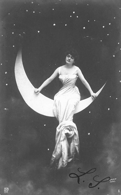 Vintage paper moon portrait of a beautiful woman c.1900s-10s Edwardian Actress, Edwardian Beauty, Goodnight Images, Lily Elsie, Lina Cavalieri, David Zyla, Vintage Moon, Moon Photos, Paper Moon