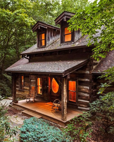 Had to test out Instagram’s new 20-photo limit with the awesome cabin photos by @dirtandglass and @heypamcakes 😍 🏠 The Cabin at Squirrel Creek 📍Newland, North Carolina #logcabin #fallgetaway #visitnc #blueridgemountains #petfriendly #vrbo #airbnb #hiking —————- fall vacation | close to hiking trails | waterfall in the backyard | cozy cabin | bring your pup | get outdoors | vacation rental Cabins In Tennessee, Backyard Cozy, Cabin Photos, Big Cabin, Cozy Cabin In The Woods, Hiking Fall, Tennessee Cabins, Fall Vacation, Fall Vacations