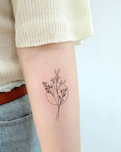 Flower Arm Tattoo, Delicate Tattoos For Women, Simple Arm Tattoos, Circle Tattoo, Circle Tattoos, Forearm Tattoo Design, Flower Tattoo Arm, Star Tattoo, Classy Tattoos