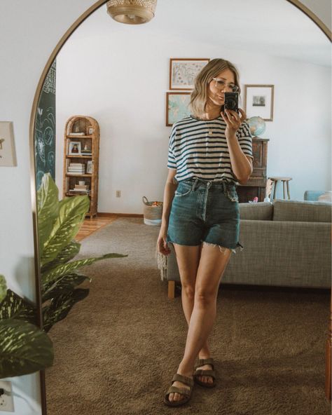 Casual Date Outfit Midsize, Boho Mom Style Summer, Boho Shorts Outfit, Denim Shorts Outfits, Edgy Summer, Mom Fits, Denim Shorts Outfit, Closet Wishlist, Shorts For Summer