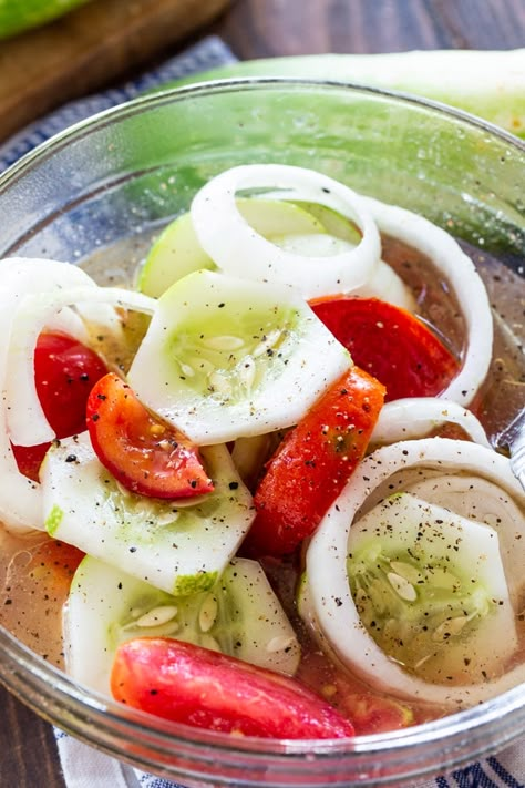 Marinated Cucumber, Tomato, and Onion Salad - Spicy Southern Kitchen Cucumbers Salad, Cucumber Onion Salad, Tomato And Onion Salad, Salad Appetizer Cups, Vinegar Cucumbers, Marinated Cucumbers, Tomato Salad Recipes, Resep Salad, Cucumbers And Onions