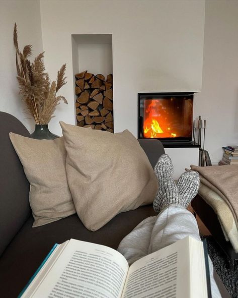 Hot Cider, Cozy Aesthetic, Cozy Place, Autumn Cozy, Slow Living, House Inspo, Group Chat, Cider, Book Club