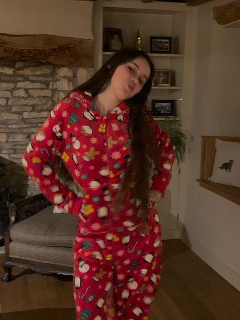 Aesthetic Christmas Pyjamas, Christmas Onesie Aesthetic, Christmas Pijama Aesthetic, Christmas Pajama Party Aesthetic, Christmas Aesthetic Pjs, Christmas Onsies Adults, Xmas Outfits Aesthetic, Christmas Pajama Aesthetic, Christmas Outfit Pjs