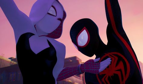 Miles And Gwen Swinging, Spider Man And Spider Girl, Gwen And Miles Matching Icons, Spider Man Matching Pfp, Spider Man Couple, Spider Couple, Gwen Miles, Miles And Gwen, Shakespeare In The Park