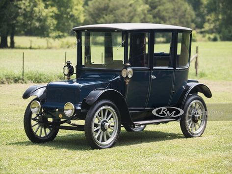 1920 Rauch & Lang Electric Dual Drive Coach 1920s Car, Car Care Tips, Lovely Car, Car Hacks, Car Advertising, Car Travel, Old Cars, Electric Cars, Used Cars