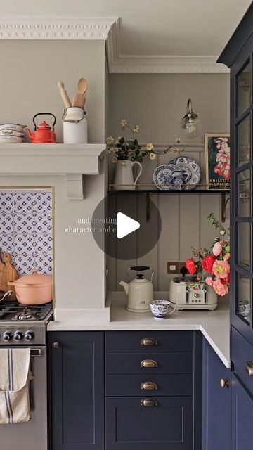 Modern Vintage Kitchen, Vintage Mediterranean, Old Houses Renovation, Bungalow Interior, Style Tiles, Lamp Room, Ball Lamp, House Vibes, Kitchen Splashback