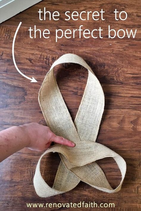 Burlap Bow Tutorial, Making Bows For Wreaths, Easy Bow Making, Mason Jar Teacher Gifts, Bow Making Tutorials, Easiest Burlap, Diy Wreath Bow, Easy Bow, Christmas Bows Diy