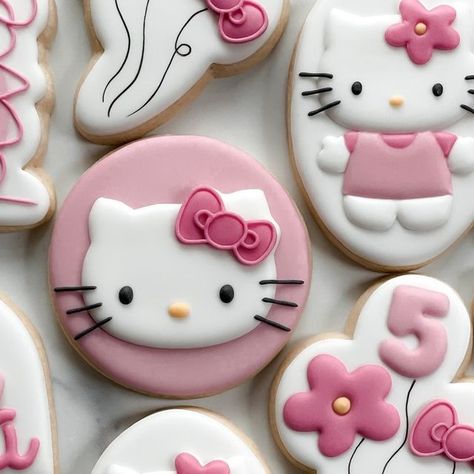 Hello Kitty Birthday Cookies, Bratz Cookies, Hello Kitty Cookies Decorated, My Melody Cookies, Cute Sugar Cookies Designs, Coquette Cookies, Hello Kitty Sugar Cookies, Hello Kitty Themed Birthday Party, Birthday Cookies Decorated