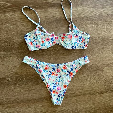 Cute 2 Piece Bathing Suits, Baithing Suits, Swimsuit Ideas, Bright Swimwear, Summer Bathing Suits, Trendy Swimsuits, Swimsuits Outfits, Cruise Outfits