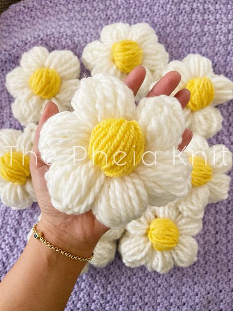 Daisy Cardigan, Crochet Flower Scarf, Advanced Knitting, Daisy Daisy, Flower Cardigan, Embroidery Hoop Crafts, Cardigan Purple, Easy Crochet Hat, Purple Daisy