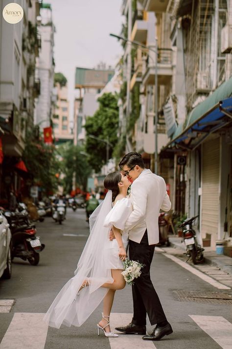 Prenup Shoot Outfits, Street Prenup Photo Ideas, Taiwan Wedding, Prewedding Photoshoot Ideas, Engagement Photos Asian, Filipino Engagement Photos, Korean Prenup Photoshoot Ideas Outdoor, Street Pre Wedding, Vietnam Engagement Photos