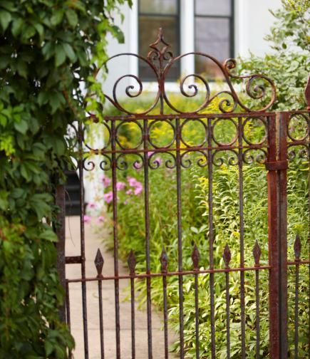 Old Garden Gates, Garden Gate Ideas, Wrought Iron Garden Gates, Old Gates, Garden Gates And Fencing, Metal Garden Gates, Iron Garden Gates, Garden Gate Design, Blue Doors